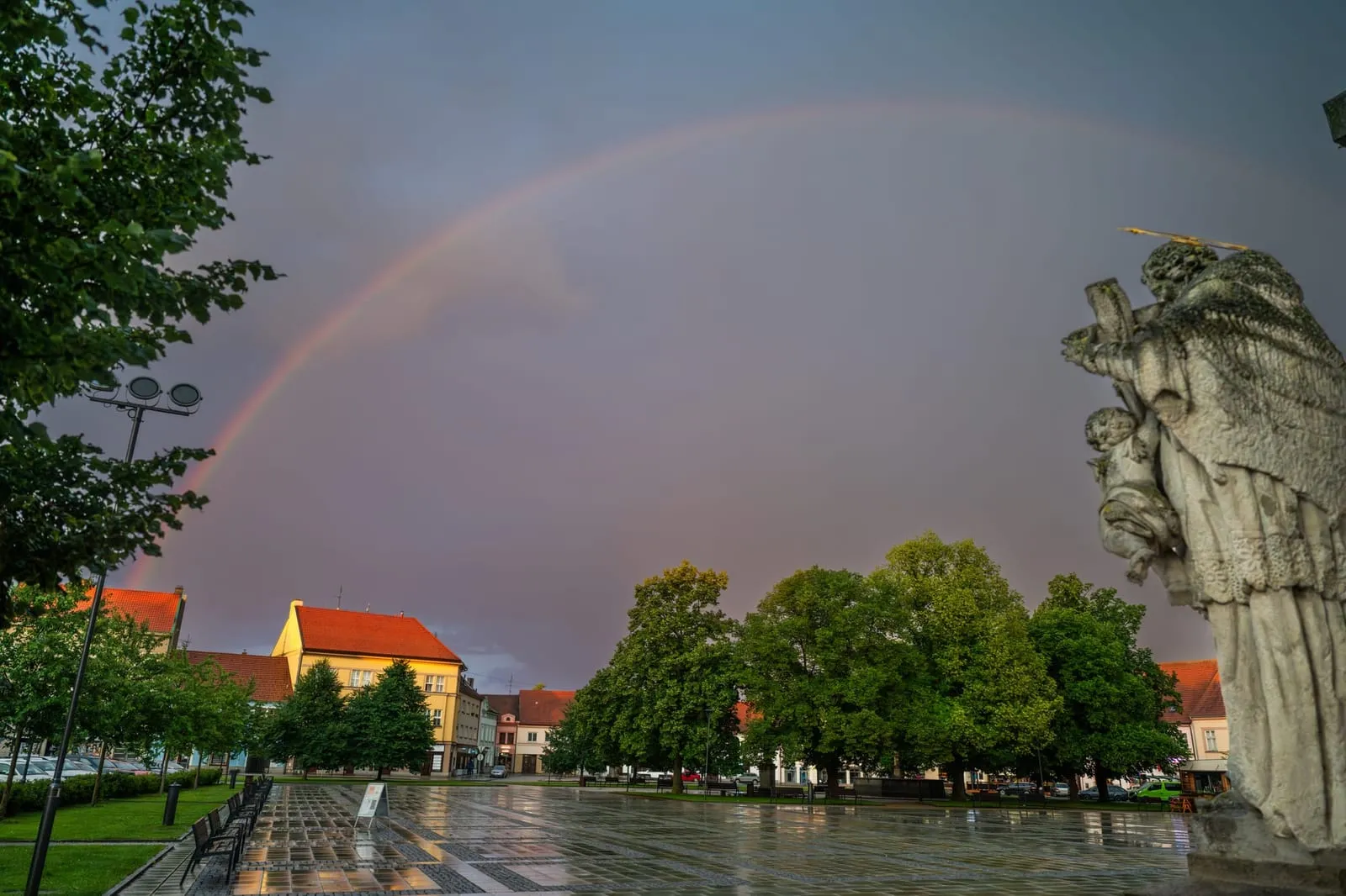 Duha nad náměstím v Soběslavi